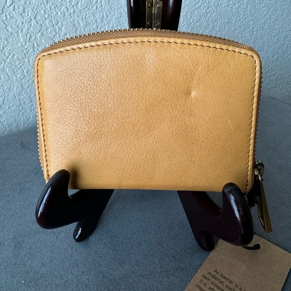 Margot Leather Gina Compact Wallet Light Tan NWT - Picture 2 of 11